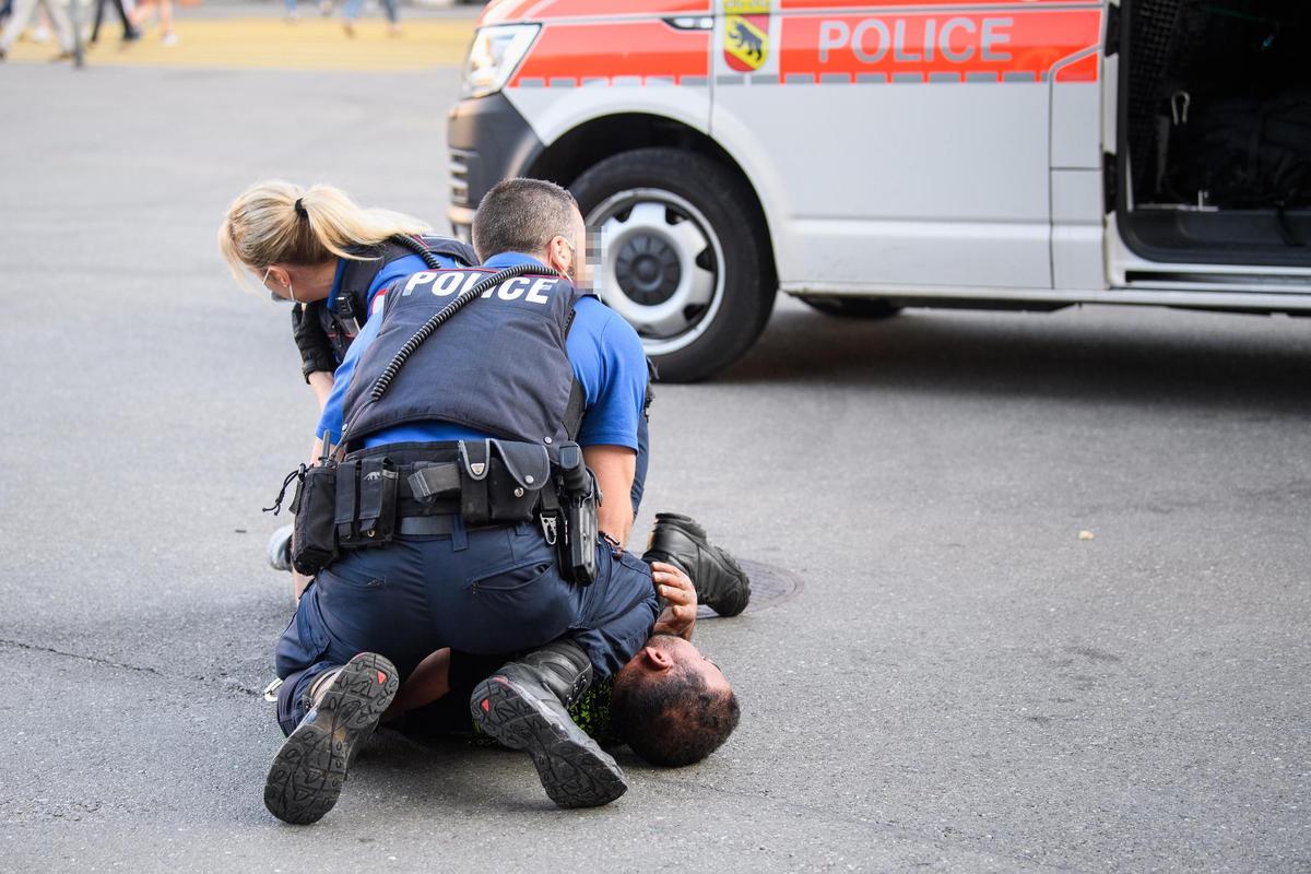 Covid conditioned police brutality against citizens is now the norm worldwide. (Photo internet reproduction)