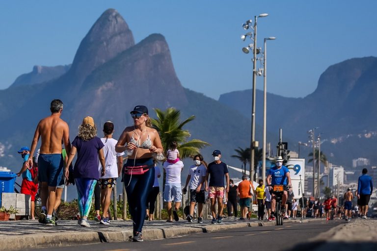 Brazil’s Rio de Janeiro Mayor extends restrictive measures, but relaxes distancing