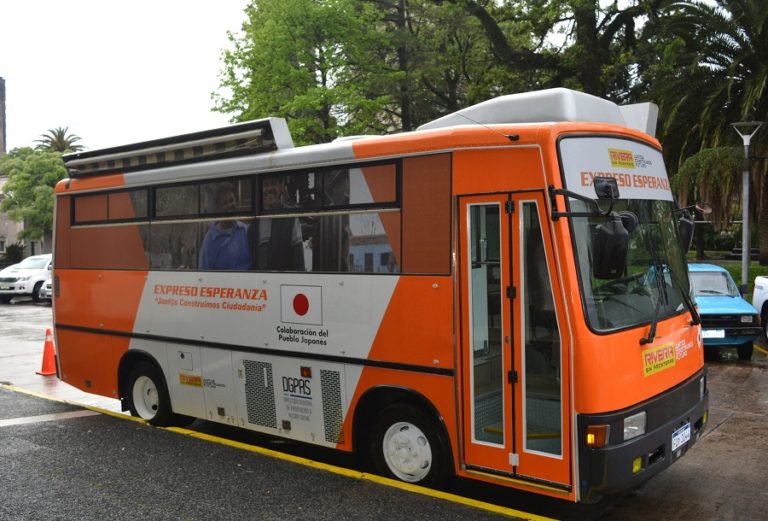 Expreso Esperanza: Taking humanitarian medicine to rural Uruguay by bus
