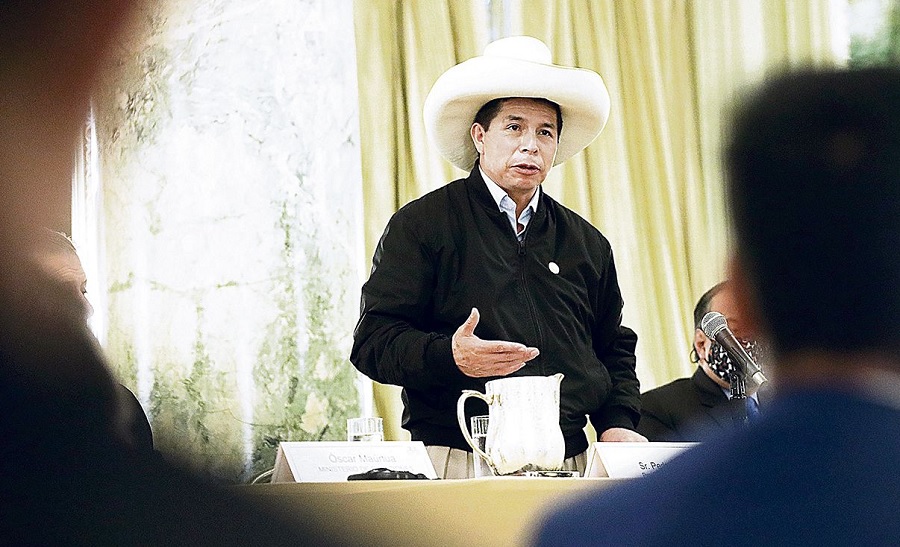 Peru poll: 61% believe President Castillo lacks leadership and 72% feel country is “disunited”
