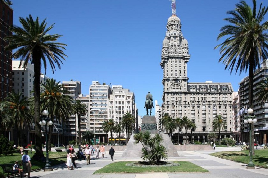 Taking pictures of public buildings and monuments may violate Uruguay’s copyright law