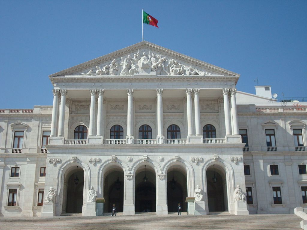 Portugal parliament building in Lisbon. (Photo internet reproduction)