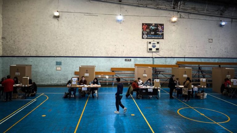 Opposition in Argentina winning primaries in largest districts, according to early returns