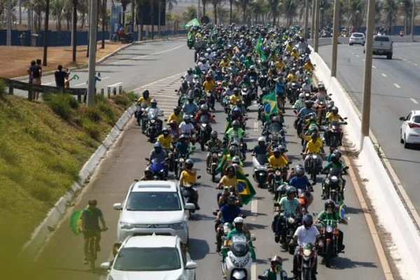 Bolsonarist protesters formed a line more than five kilometers long in front of the Autódromo de Goiânia, capital of Goiás state.