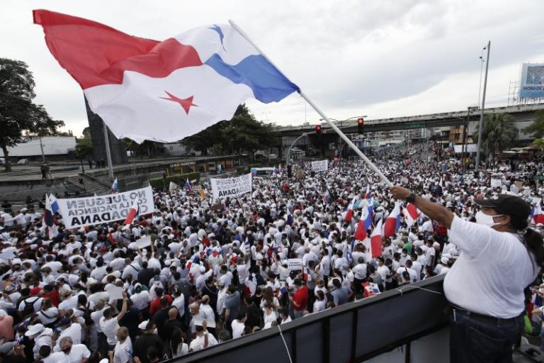 Massive protest against Panama’s Parliament for electoral reform