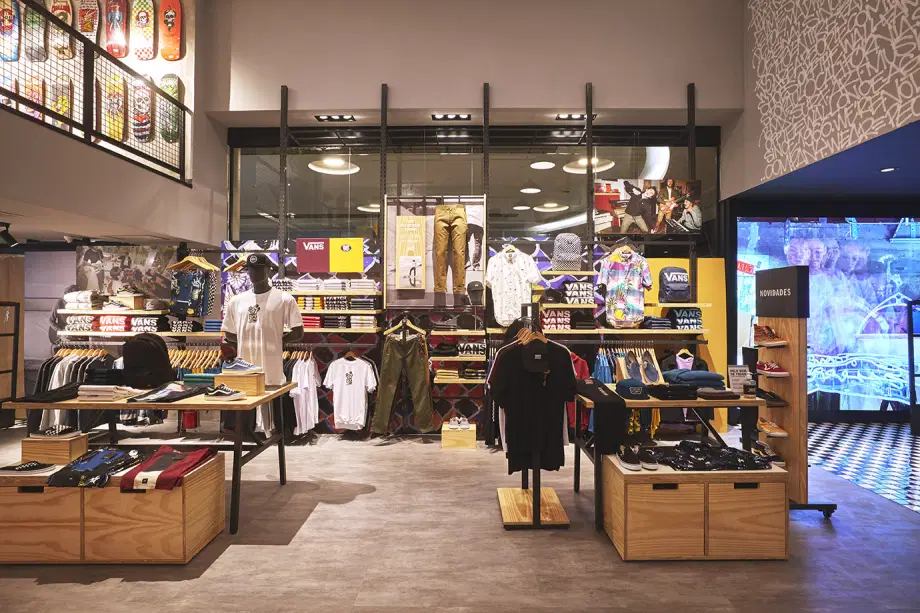 The first floor is further enhanced by the sales area for Vans' main collections of sneakers, apparel, and accessories, such as the iconic Classics, in countless variations of executions for all ages