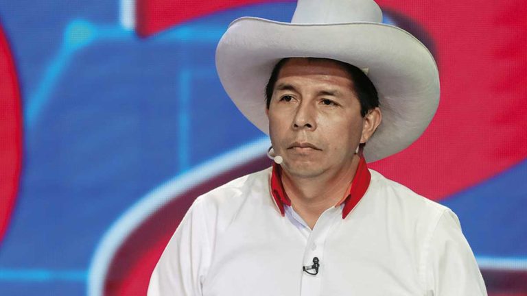 Pedro Castillo reduces contact with his Perú Libre party