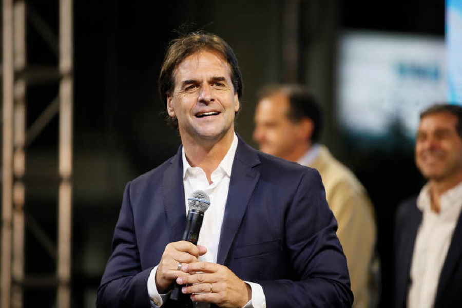 Uruguay president Lacalle Pou delivers message on freedom that delights producers in Argentina
