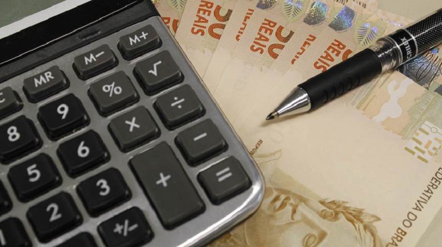 Brazilians have paid US$363 billion in taxes already this year
