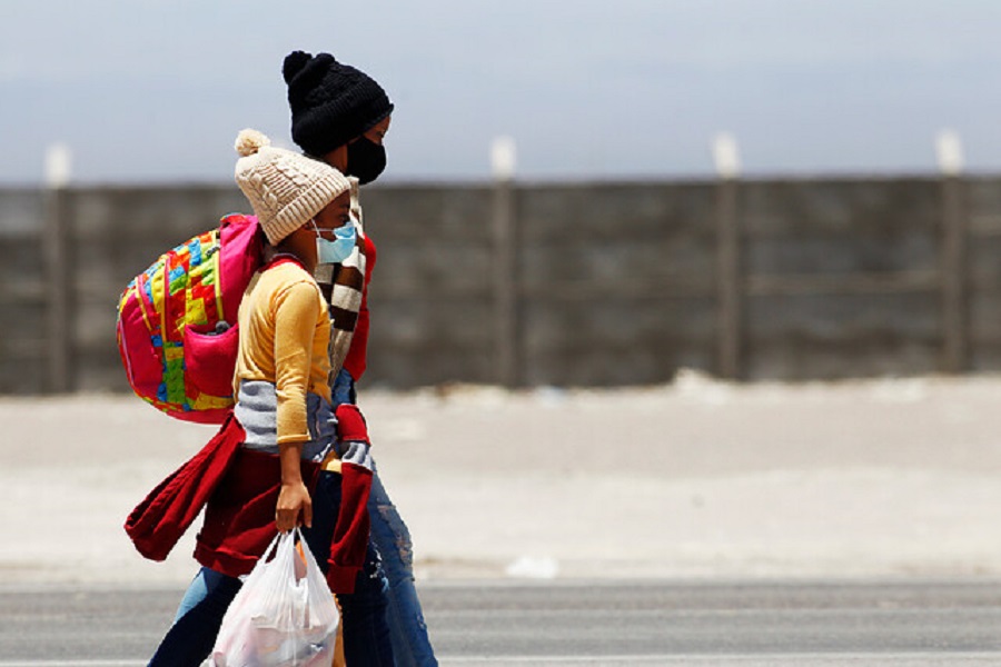Study: 15% of children born in Chile fall below poverty line; figure rises to 26% for migrants
