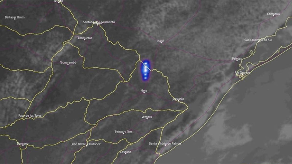 A "bolide" from space was reported to have fallen on the border between Uruguay and Brazil