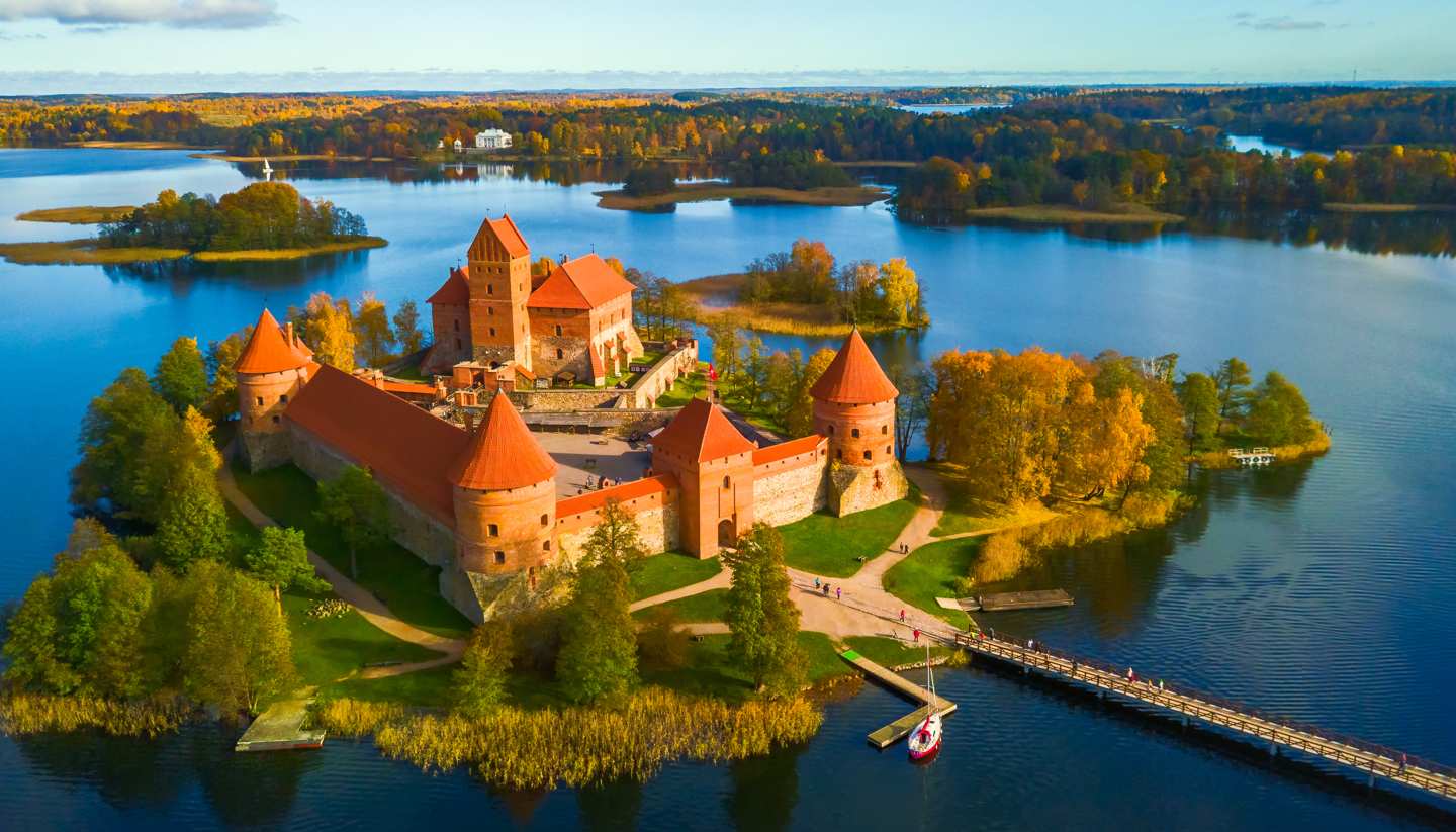 Trakai island castle, Lithuania. (Photo internet reproduction)