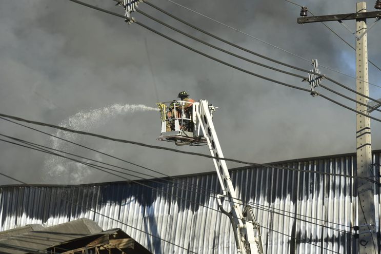 “Major emergency” over fire in Paraguay’s Asunción due to possible leak of ammonia