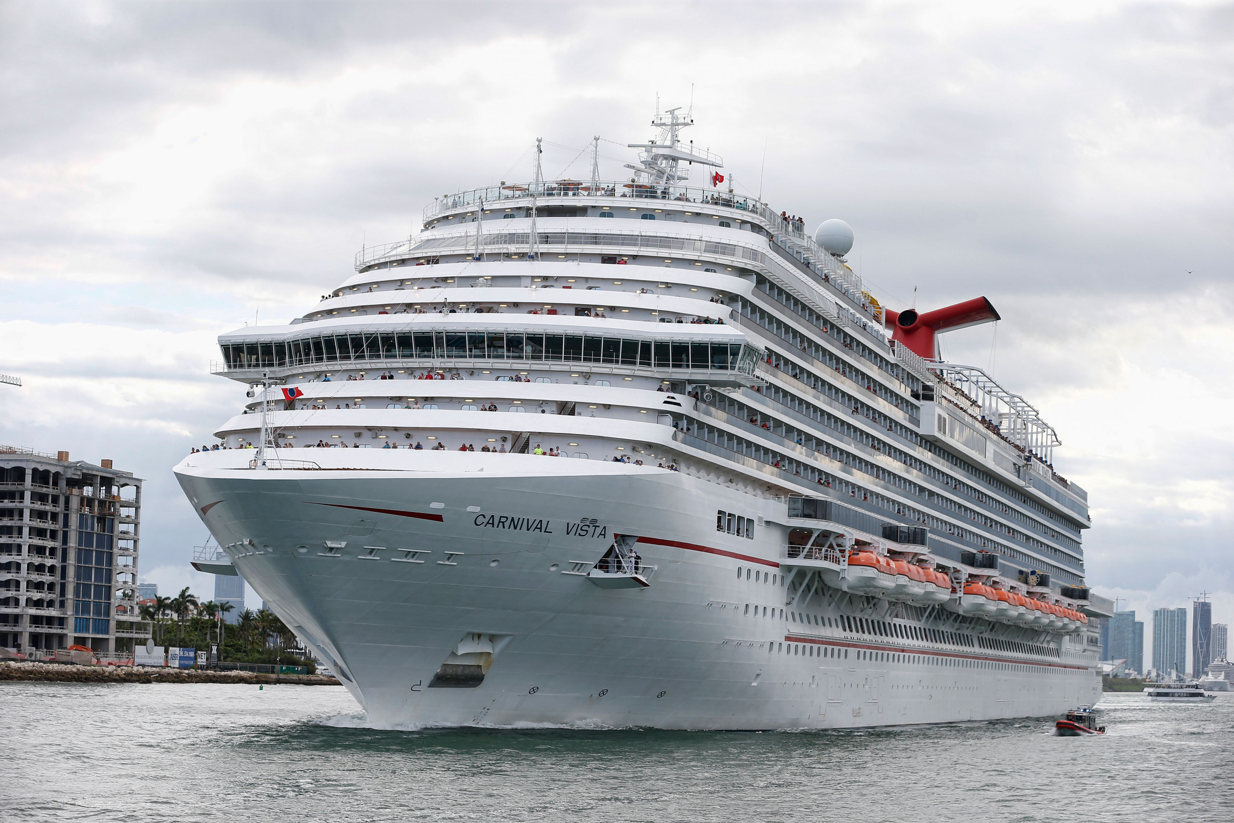 cruise-ship-carnival-cruise-carnival-vista