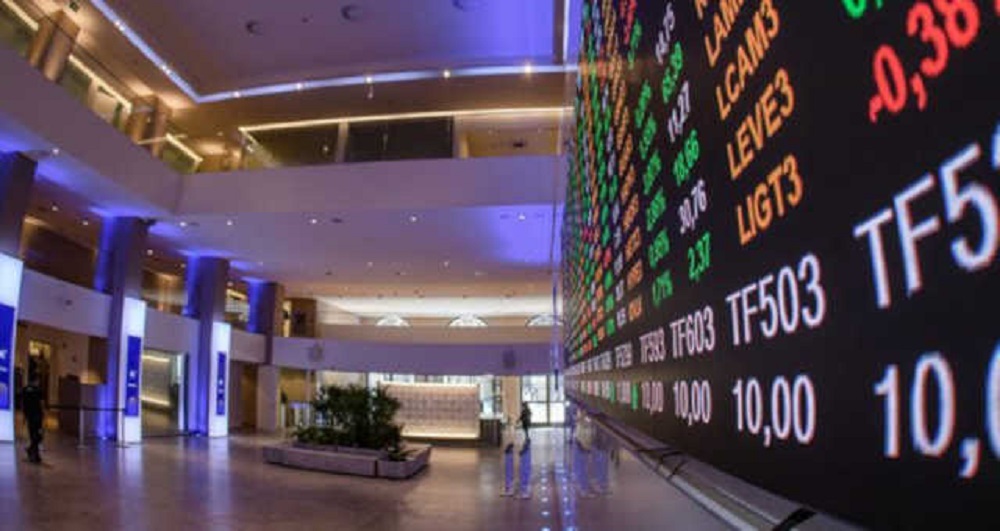 Brazil’s Ibovespa registers lowest closing this year on fears of fiscal risks; dollar up to R$5.57