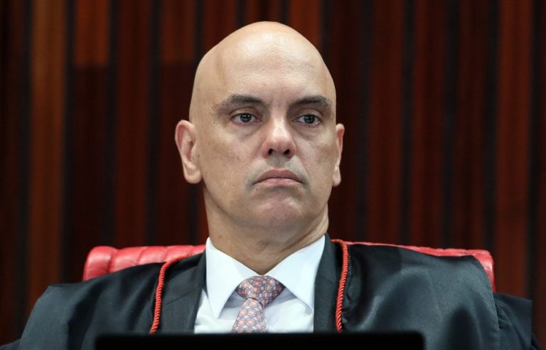 Brazil’s Justice Moraes overturns CPI decision breaching Bolsonaro’s phone secrecy