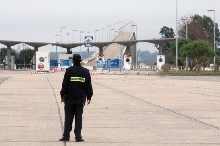 Carriers analyze blocking bridges connecting Uruguay with Argentina
