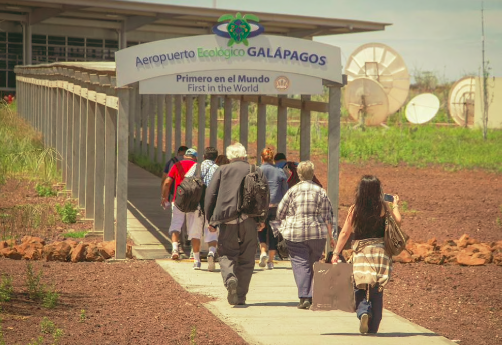 galapagos-airport