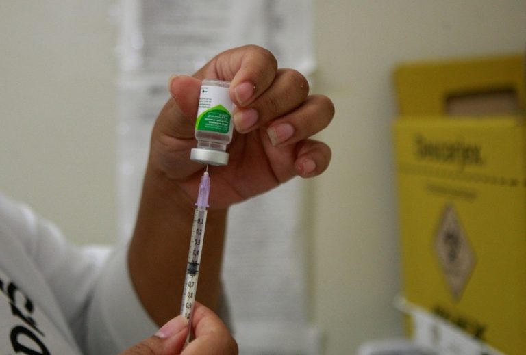Rio de Janeiro looks for leftover flu vaccines in other states to contain outbreak