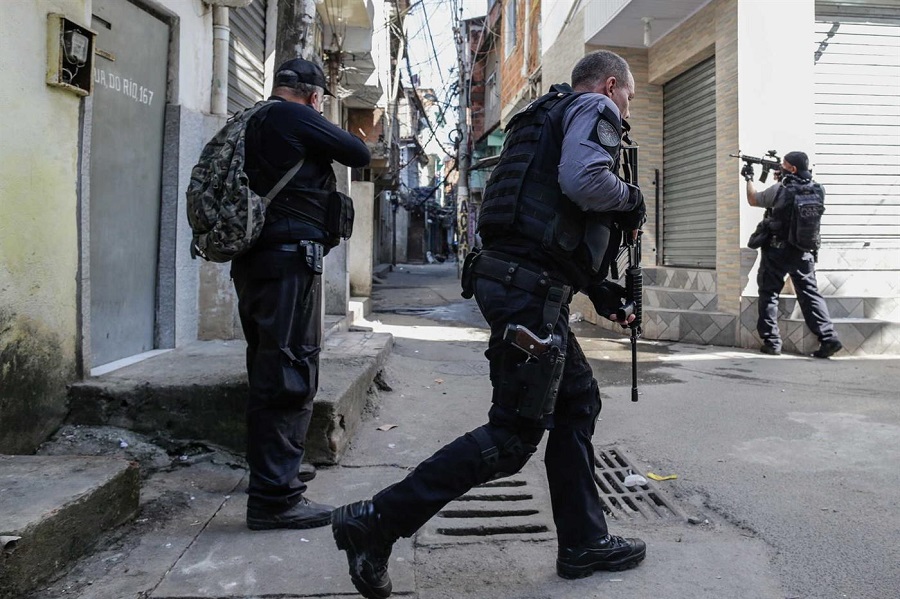 Brazil’s Federal Police arrest militia leader in Rio; operation leaves 5-year-old boy wounded