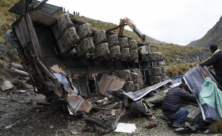 Christmas traffic accidents leave at least 15 dead in Bolivia
