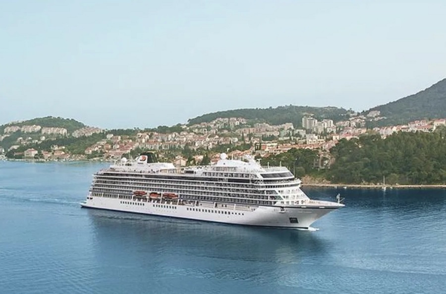 Uruguay welcomed international cruise ship after Argentine restrictions prevented Buenos Aires visit