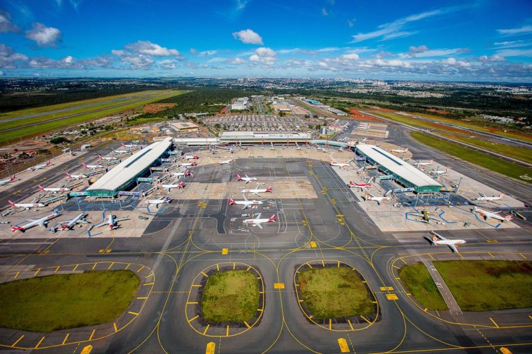 Three airports in Brazil will have Covid vaccination points starting Monday