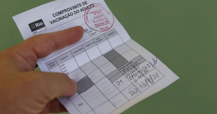 Although first Omicron cases in Brazil involve vaccinated individuals, Rio de Janeiro is expanding vaccination certificate requirements