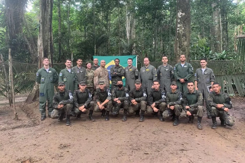 In exchange for their training, the U.S. servicemen were able to learn survival techniques and life in the jungle; they flew the missions on the route used by the FAB; and they performed combat flights, in which the USAF does not use the Super Tucano.