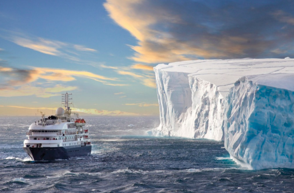 cruise-ship-antarctica