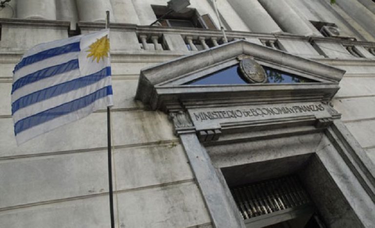 Uruguay’s net debt reached half of GDP in 2021