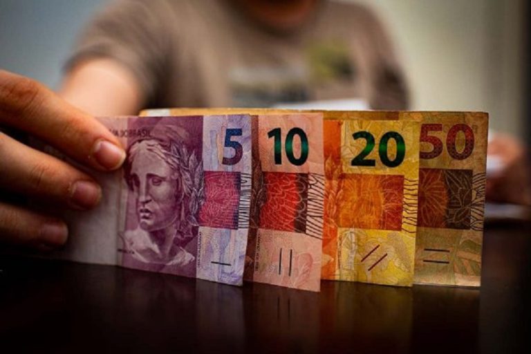Brazil’s minimum wage ranks 15th in Latin America, despite raise