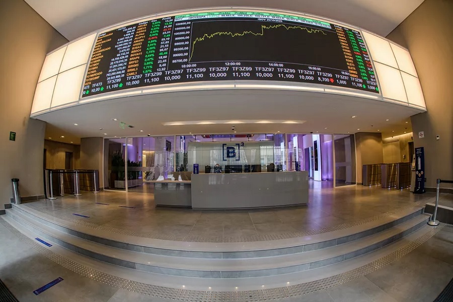 Brazil’s Ibovespa interrupts bullish sequence and closes down; index rose 2.7% in the week