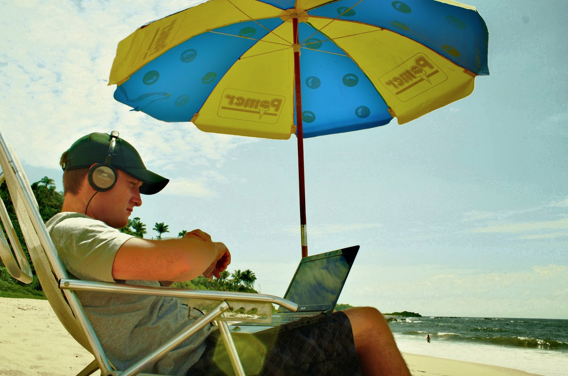 A Digital Nomad in Florianópolis, Santa Catarina. (Photo internet reproduction)