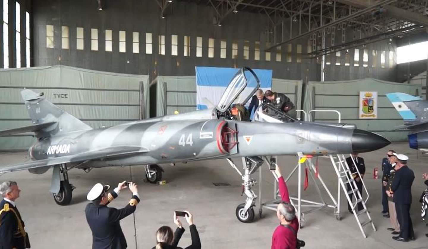 More than two years after their arrival, the planes still have not flown a single minute and remain housed in the sheds of the Comandante Espora Naval Air Base in Bahía Blanca.
