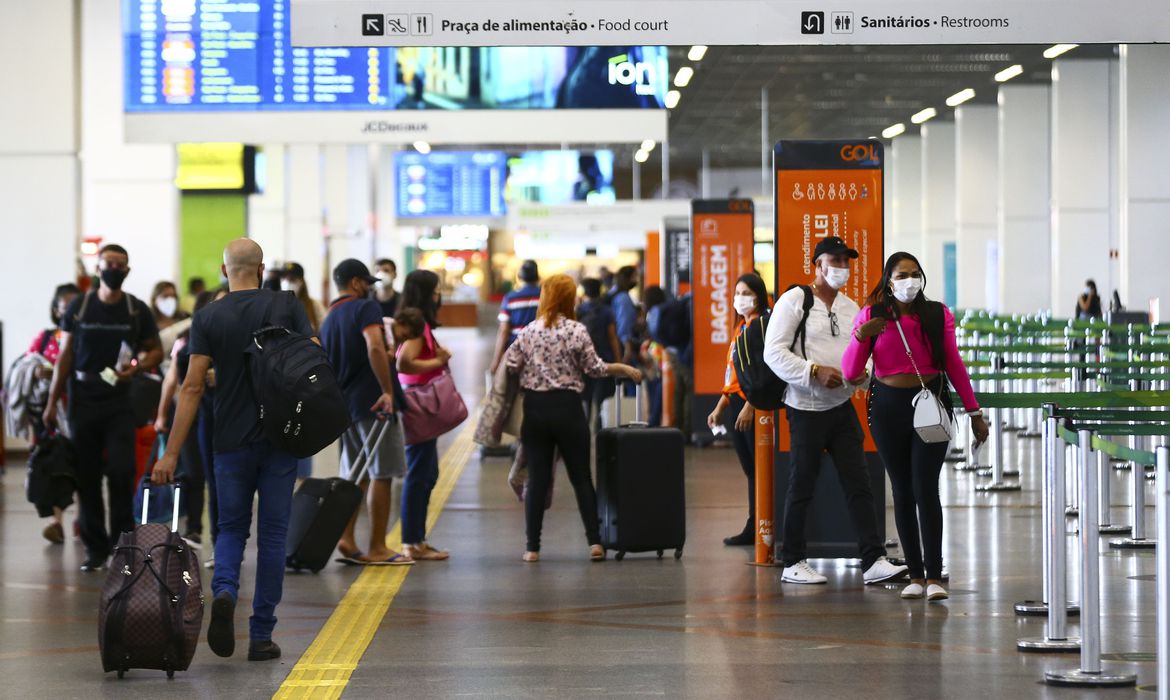 According to Infraero, in 2021, 37,811,707 passengers passed through its network of 37 terminals throughout Brazil, taking regular commercial flights.