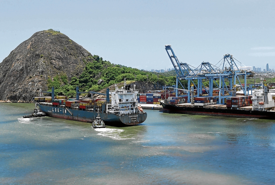 With the privatization of Codesa, the port of Vitória is expected to double cargo handling from 7 million tons to 14 million tons per year.