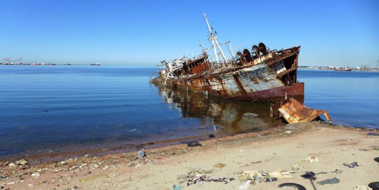 Uruguayan Ports Administration to remove derelict vessels from the port of Montevideo