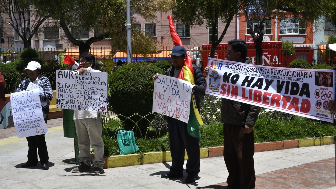 The Bolivian Government decided on Wednesday, January 19, to suspend the presentation of the vaccination card against coronavirus and the negative PCR test for the duration of the sanitary emergency in the country after a series of protests.