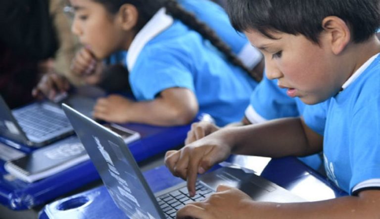 Colombia is the OECD country with the greatest difficulties in accessing a computer