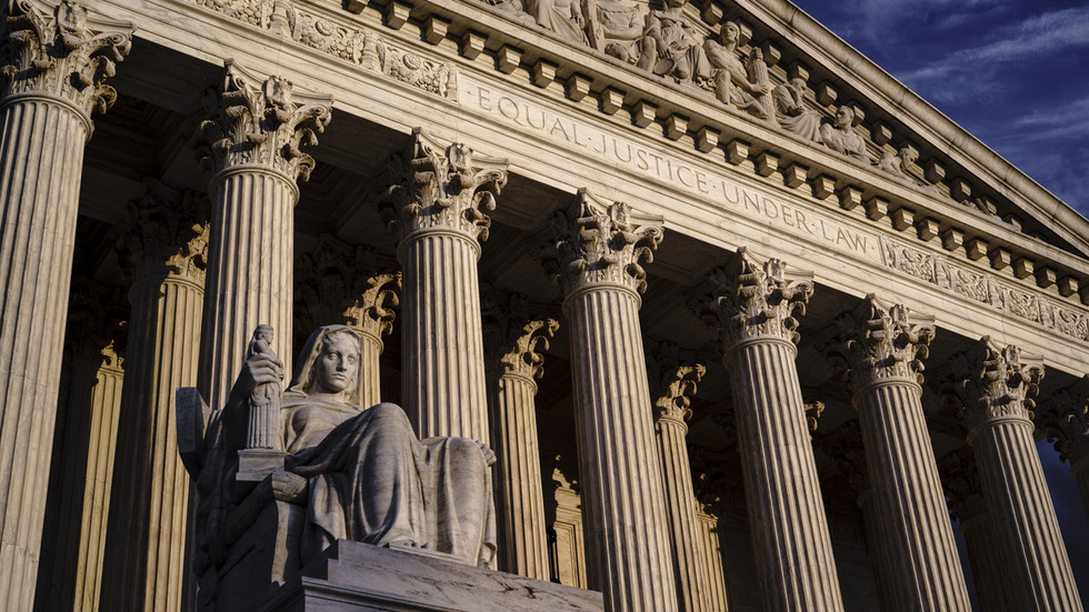 U.S. Supreme Court. (Photo internet reproduction)