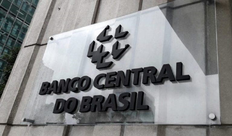 Brazil reduces debt to 80% in 2021 and records its lowest deficit since 2013