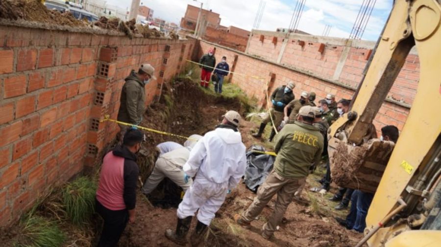 At the killer's house, police found a grave with the bodies of two women. (Photo internet reproduction)
