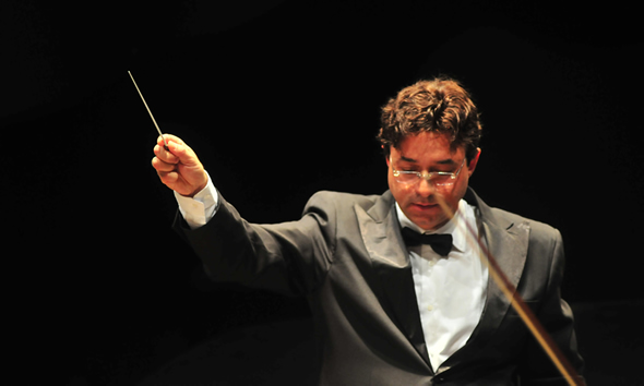 Master Conductor Cláudio Cohen. (Photo internet reproduction)