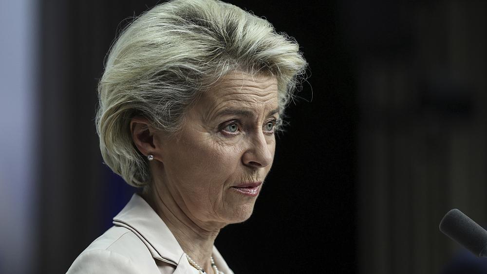 Covid-19: EU voorzitter Ursula von der Leyen beschuldigd van samenspannen met Pfizer - The Rio Times