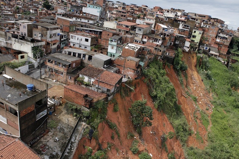 Those responsible for the study estimate that today, at least 10 million people live in risk areas in the same surveyed municipalities.
