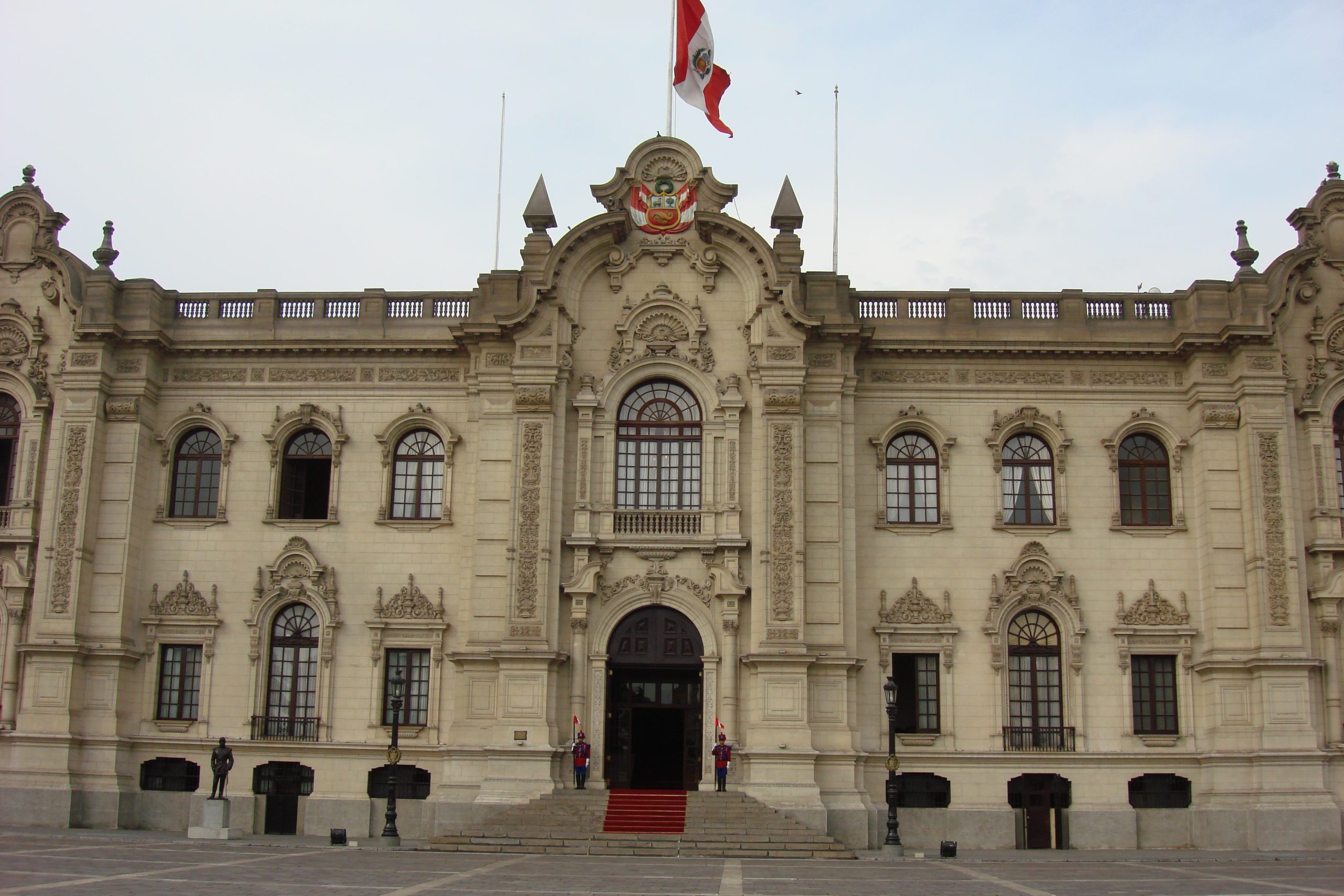 Government palace, Lima. (Photo internet reproduction)