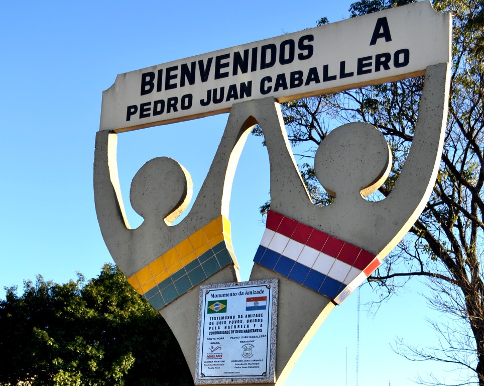 "Friendship monument" at the border between Pedro Juan Caballero (Paraguay) and Ponta Porã (Brazil).