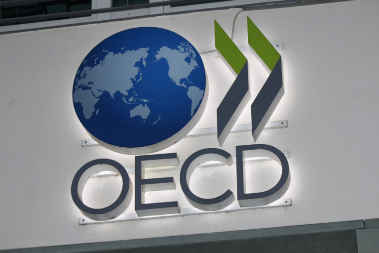Spanish households register the largest drop in income per person among OECD countries