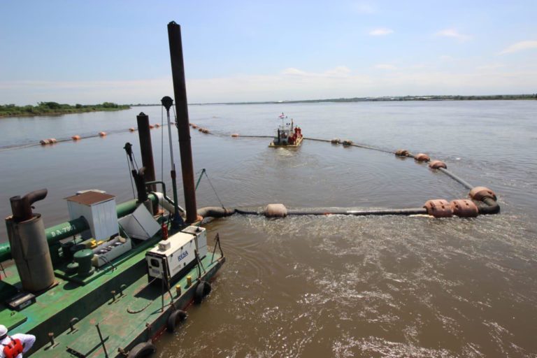 Paraguay: awarded companies sign contract to start Paraná River dredging